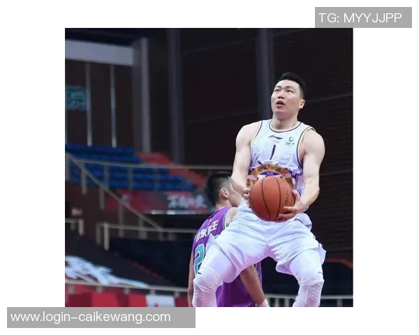 李根：从篮球场上的闪耀明星到生活中的坚韧奋斗者的成长故事